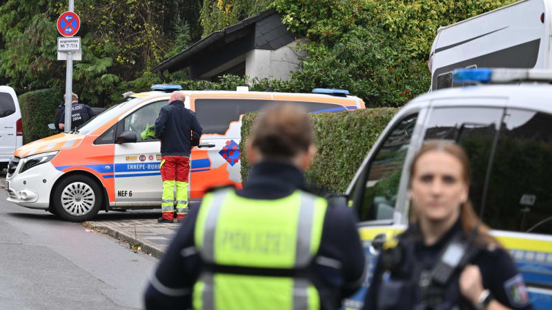 Vnuk polil babičku dezinfekcí a zapálil ji, tvrdí policie. Nyní muž čeká v Německu na rozsudek