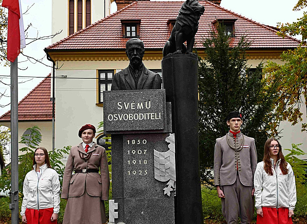 Masarykův pomník měl pohnutý osud. Valašské Meziříčí mu vrátilo původní podobu