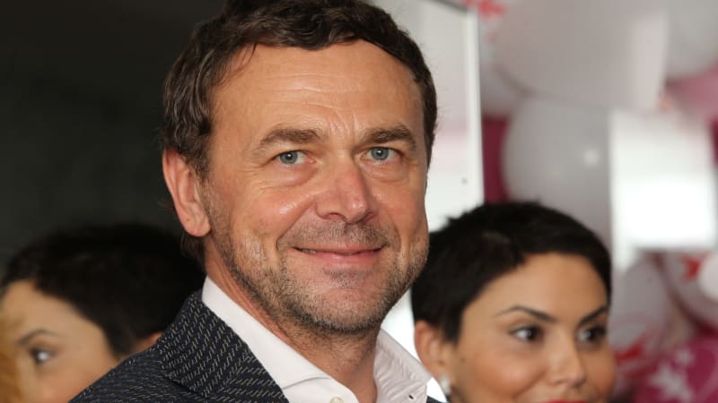 Šachy na mediálním trhu: Miliardář Tykač zřejmě koupí polovinu Mafry, dřív ji vlastnil Babiš