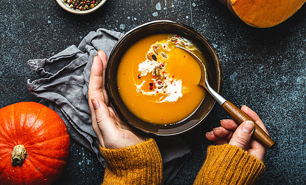 Špetka chilli, kousek zázvoru a taky skořice. Nejlepší recepty pro zahřátí