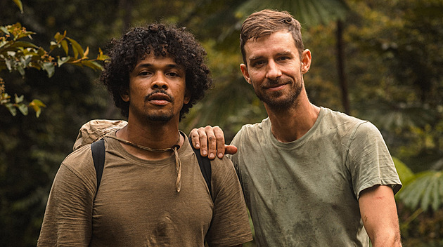 I nás se vymírání slonů týká, ukazuje utajený Ben Cristovao v Africe mezi pytláky