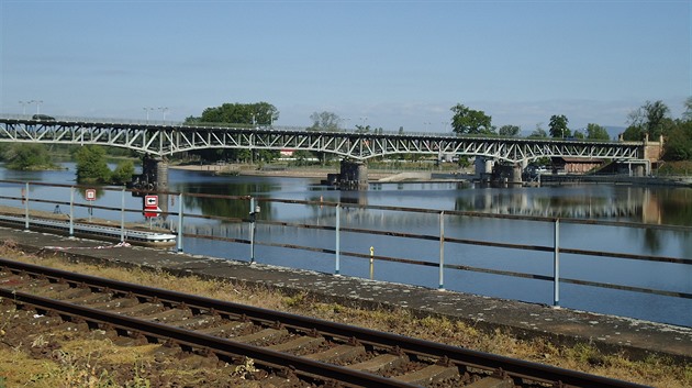 Porucha trakčního vedení v Roudnici znovu ochromila koridor mezi Prahou a Ústím