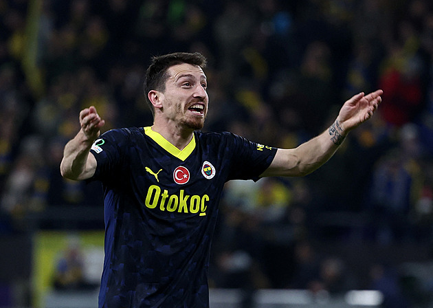 Podmínka za napadení ředitele stadionu Galatasaraye. Fotbalisté Fenerbahce pykají