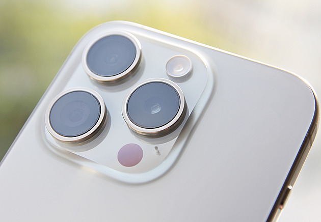 Nejpovedenější design mezi iPhony? Dva roky starý model. Překvapil iPhone 5s