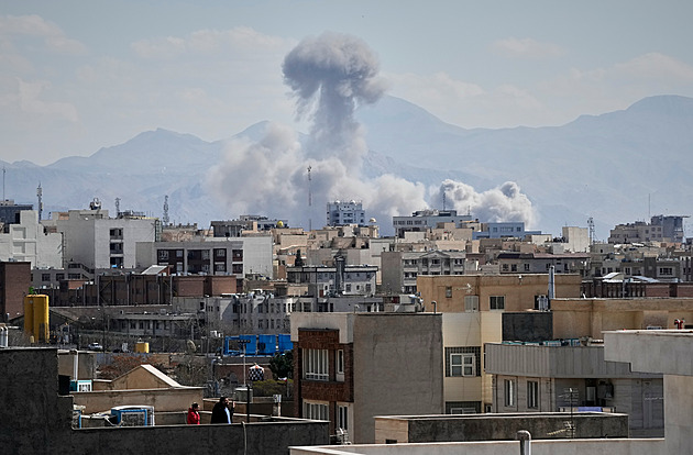 ONLINE: Výbuchy v Teheránu i u Burdž Al-Arab. Trump hrozí nevídanou odvetou