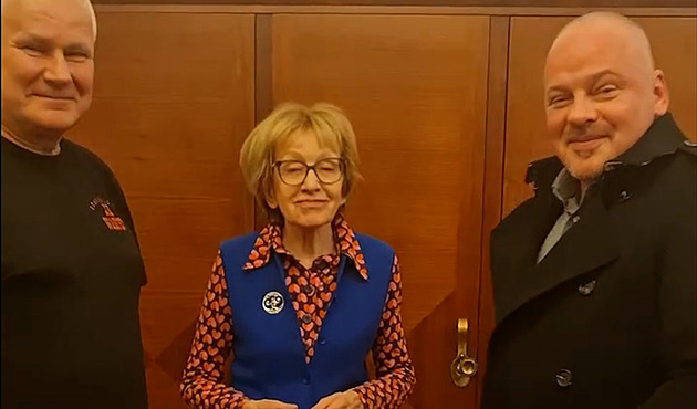 Kajínek po letech opět překvapil Válkovou. S Tempelem za ní přišli do Sněmovny