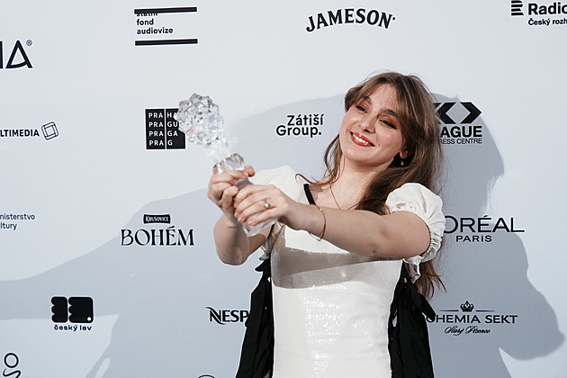 Mrzí mě, že jsme se o zneužívání nebavili ve škole, říká vítězka Českého lva