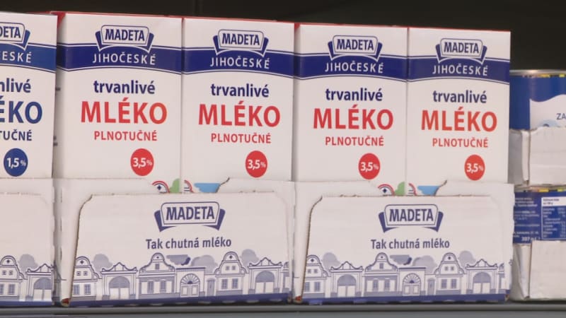 Jak skladovat mléko v lednici, aby dlouho vydrželo? Experti upozornili na základní chyby