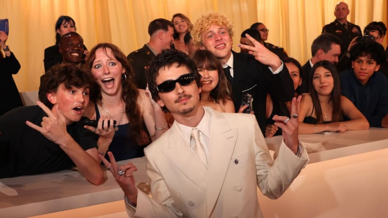 Třaskavé okamžiky z Oscarů: Žert o holocaustu, nařčení z obtěžování i laciné posměšky