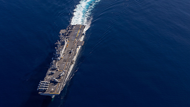USA posílají k Íránu tisíce mariňáků. Možná obsadíme Charg, varovaly spojence