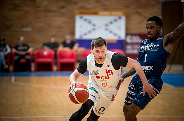 ONLINE: Nymburk hraje o Final Four Ligy mistrů, v Litvě těsně vede