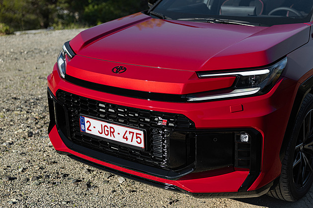 Toyota RAV4 je tišší a digitálnější, v nákladech se vyrovná Kodiaqu