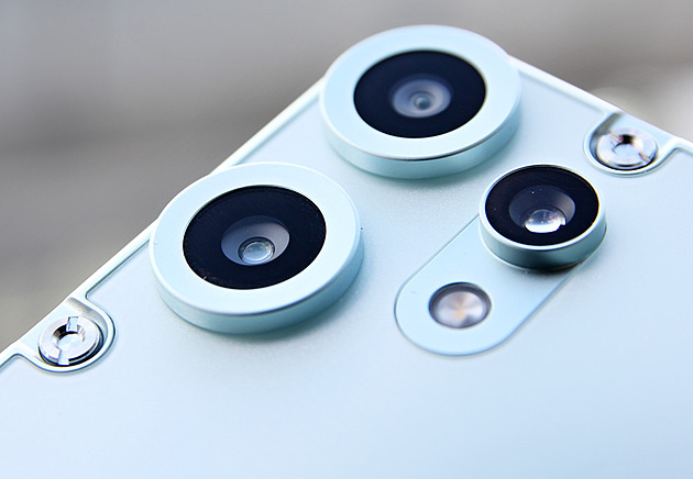 Když chcete teleobjektiv a nechcete příslušenství z Číny. Ceny vás překvapí