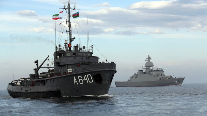 Írán naplnil hrozbu: Opět uzavřel Hormuzský průliv. Viní USA