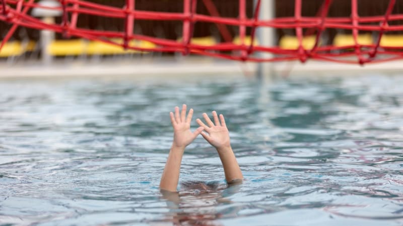 Tragédie v bazénu: 12letou dívku v Brazílii uvěznilo sání, topila se více než pět minut