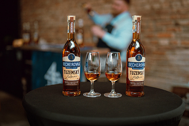 Becherovka vstupuje na trh s tuzemáky. Posiluje v nejoblíbenější kategorii