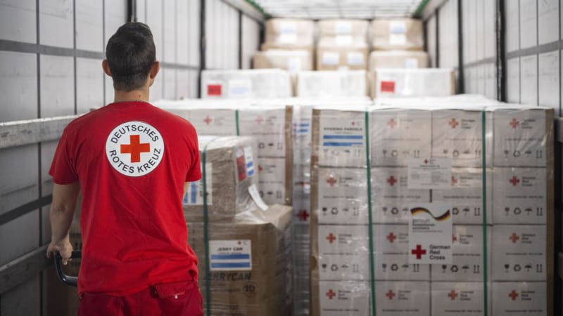 Hlad, chudoba i migrace: Svět masivně škrtá v rozvojové pomoci, zbytečně zemřou miliony lidí