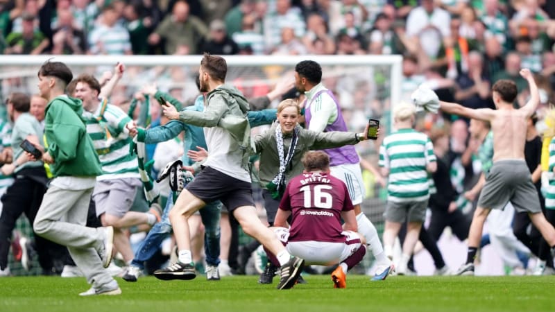 Místo obrovské senzace krutý závěr. Hearts pozdním gólem padli, fotbalový titul obhájil Celtic