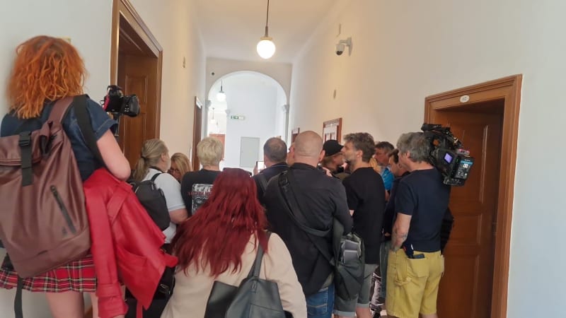 Znetvořené tělo bez hlavy a genitálií našli v Berounce. Bestiální vraždu začal rozplétat soud