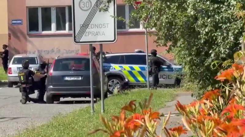 Střelba v Ostravě: Proti ozbrojenému muži zasahuje policie. Zranil nejméně jednu ženu