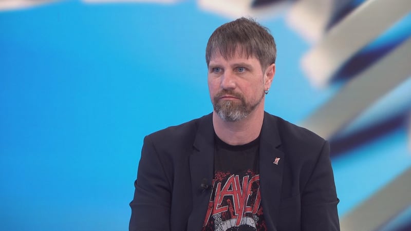Kolář: Češi mohou v Ankaře předvést židličkovanou, ostudně se přetahovat o místa v sálech
