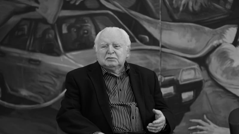 ON-LINE: Sledujte přenos z posledního rozloučení s Milanem Knížákem. Promluví Klaus i Klempíř