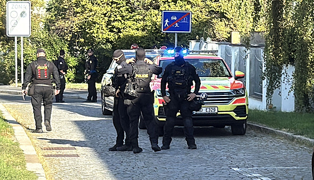 V Praze na Větrníku našli při výkopech ruční granát. Okolní ulice jsou uzavřené