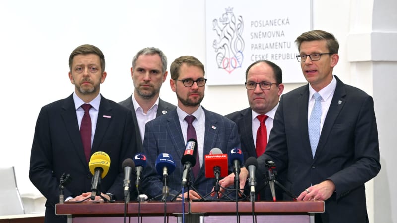 Opozice se kvůli rozpočtovým pravidlům obrátí na Ústavní soud. Chce zrušit část nového zákona