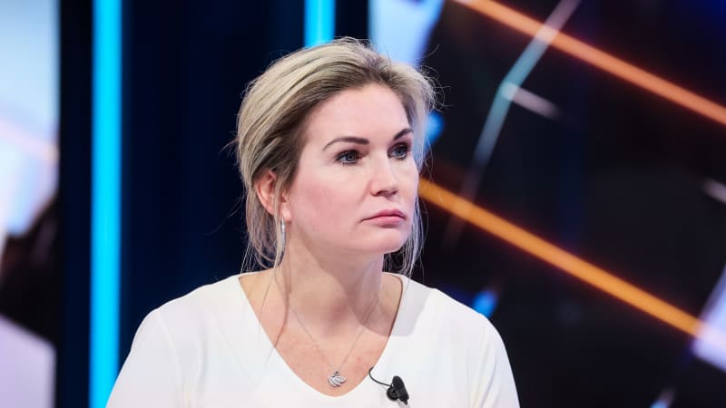 Nafta může být na příděl, strašila Pošarová. Odhadla, při jaké ceně bude vláda intervenovat