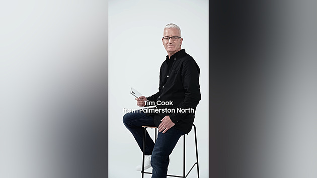 Samsung si střílí z Applu. Našel si vlastního šéfa Applu Tima Cooka