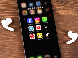Majitelé iPhonů si stěžují na reklamy v iOS. Mohou zůstat na displeji celé týdny
