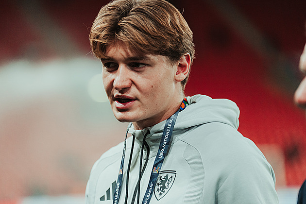 Učil se českou hymnu, k babičce se chystá na vepřo knedlo zelo. Miluju to, líčí Naderi