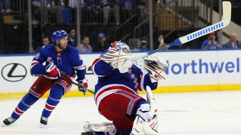 Krásný gól brankáře v NHL. Rangers potupili favorita z Tampy i díky historické trefě Šesťorkina