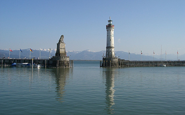 Další oběť sucha. Hladina Bodamského jezera klesla, lodě po něm přestaly plout