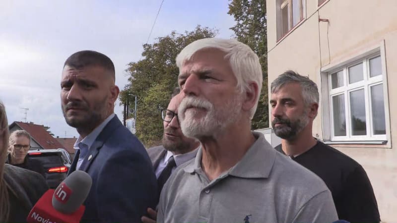 Pavel se musel kontrolovat. Odborník odhalil, co prozradila prezidentova řeč těla u voleb
