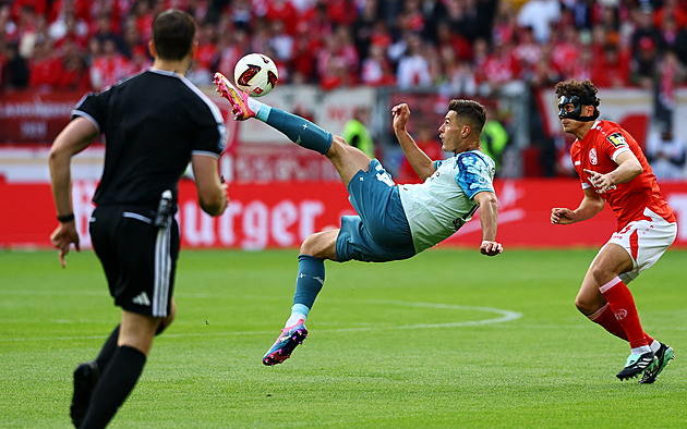 Schick pomohl k výhře Leverkusenu v Mohuči a je nejlepším střelcem bundesligy