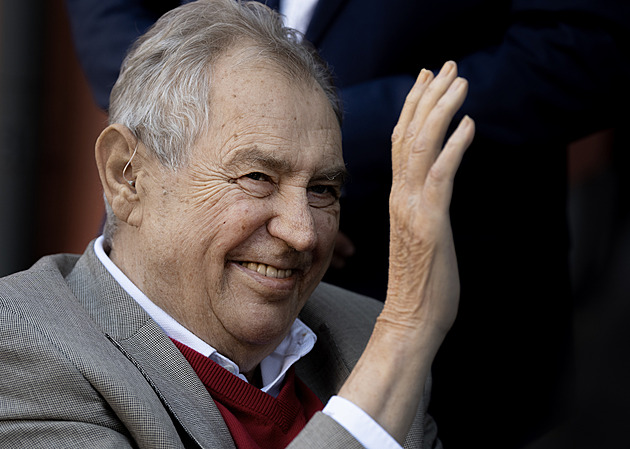 Zeman na Hrad na udílení vyznamenání nepřijde. Nemám rád gesta bez obsahu, řekl