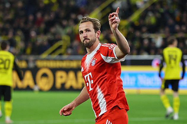 Příběhy Zlatého míče: mrkvová šťáva, boty v olovu a teď řízek. Zvítězí favorit Kane?